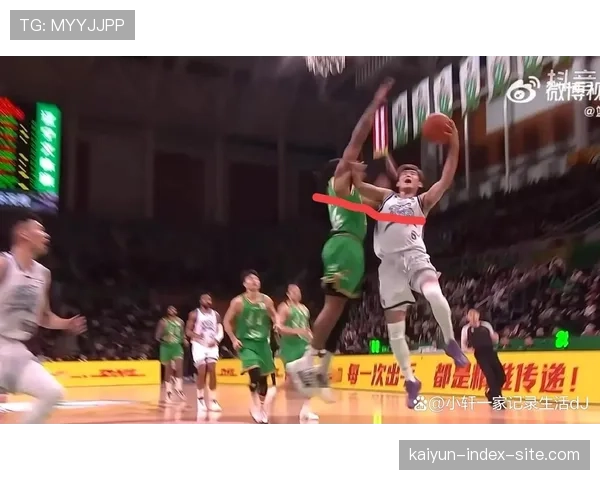 禁区对抗被戏称综合格斗 裁判尺度宽松引发公平性质疑